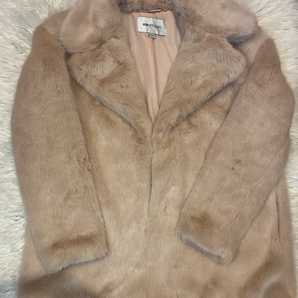Light Pink Faux Fur Coat - Picture 3 of 4